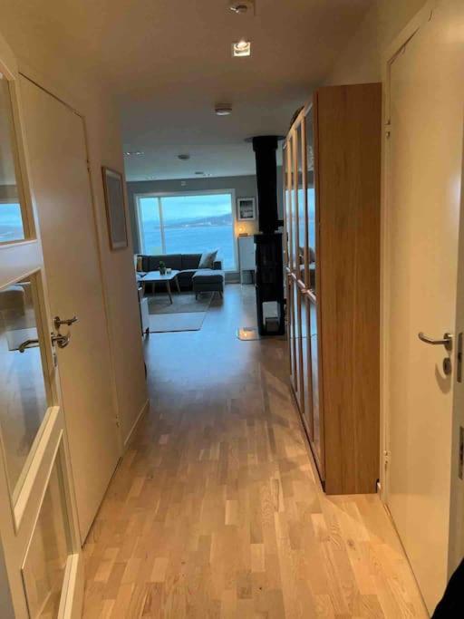Familievennlig Enebolig Med Hage Og Utsikt Villa