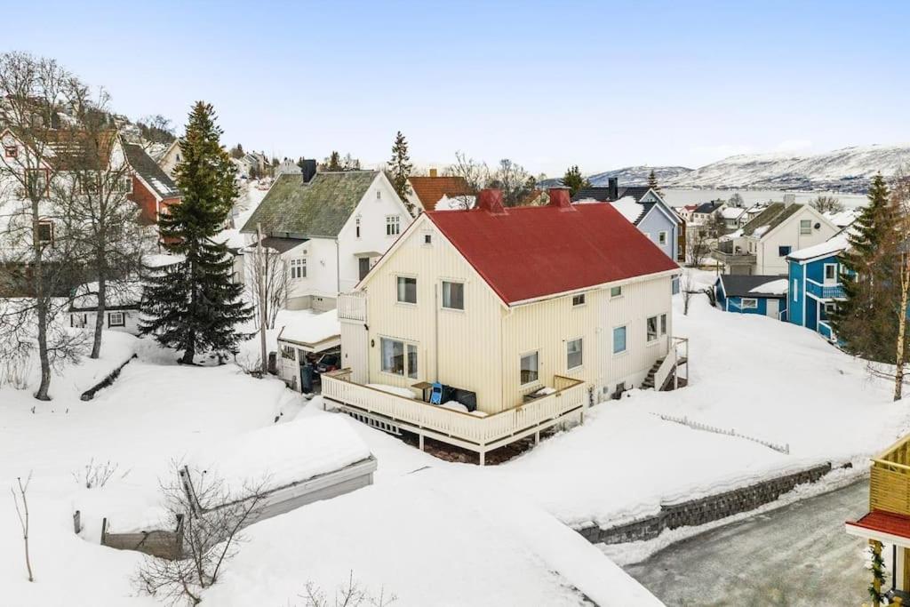 Cozy 130sqm House Right Above The Center. Holiday home Tromso
