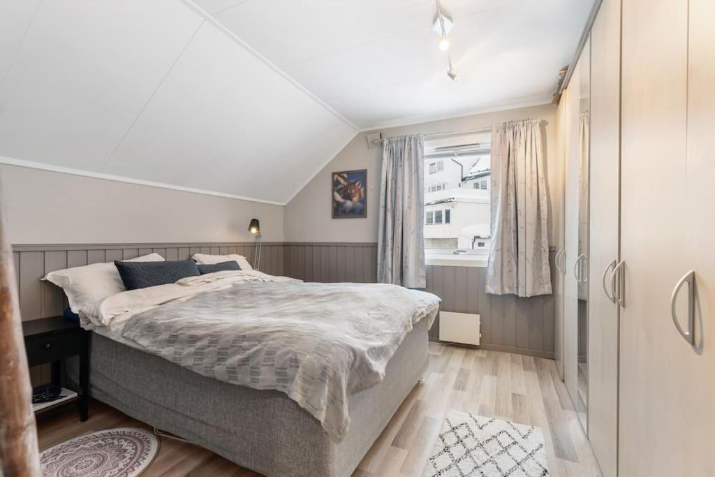 Cozy 130sqm House Right Above The Center. Holiday home Tromso