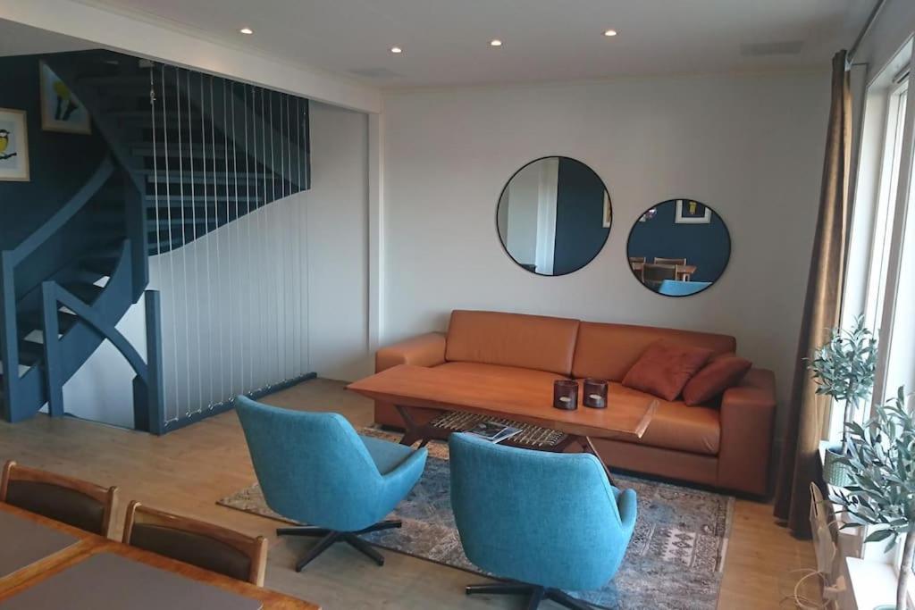 With 3 Bedrooms And View Close To Centre
