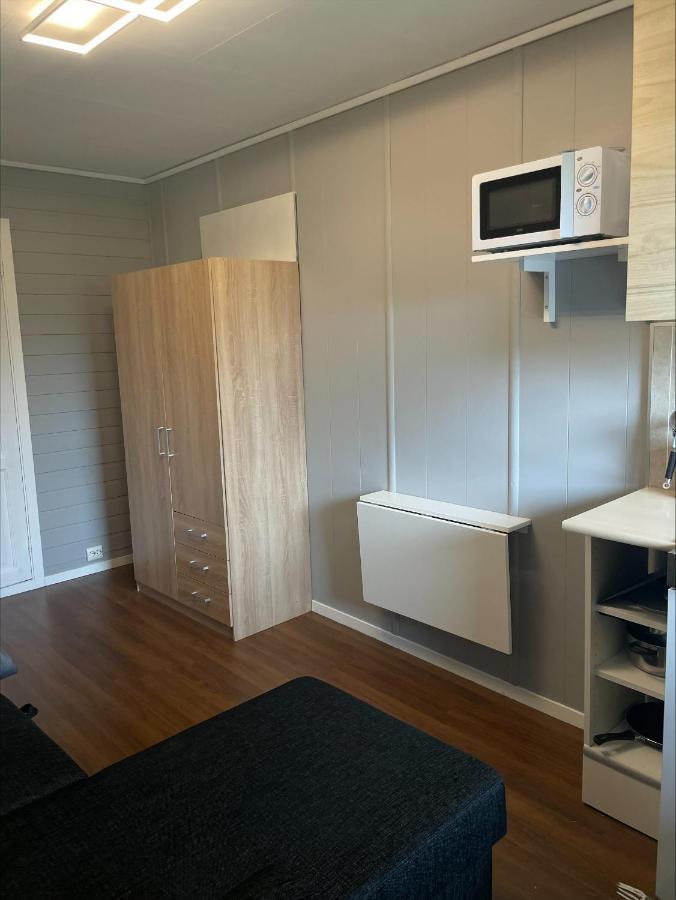 Small And Cosy With Free Parking Apartment