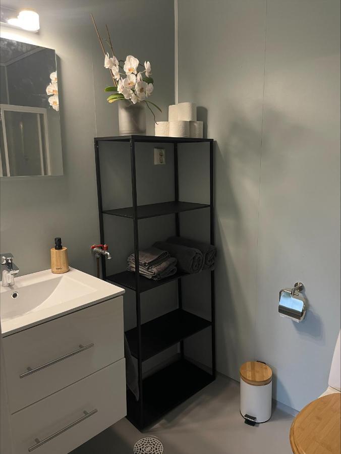 Small And Cosy With Free Parking Apartment