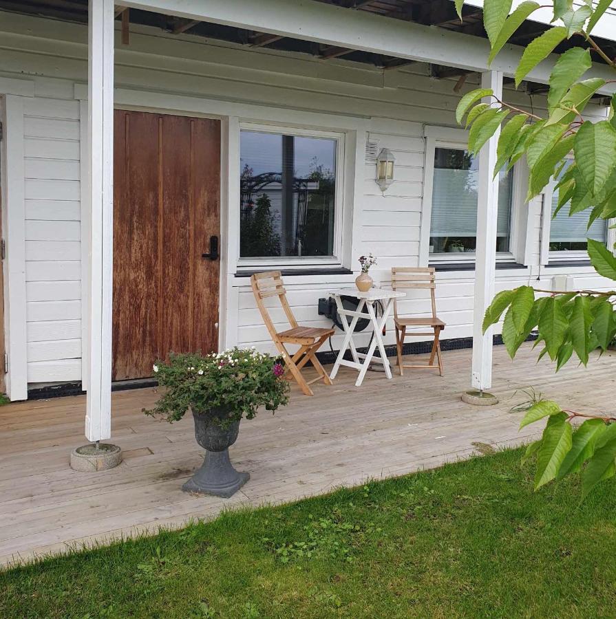 Small And Cosy With Free Parking *