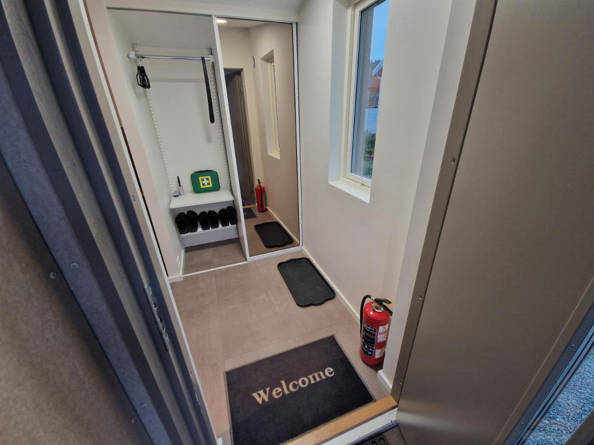 Northern Living 1 With Shared Bathroom Guest house *