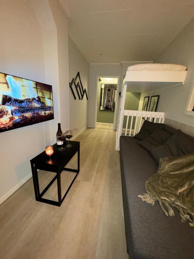 New! Modern - Central - Cozy Place By The Sherpa Stairs *