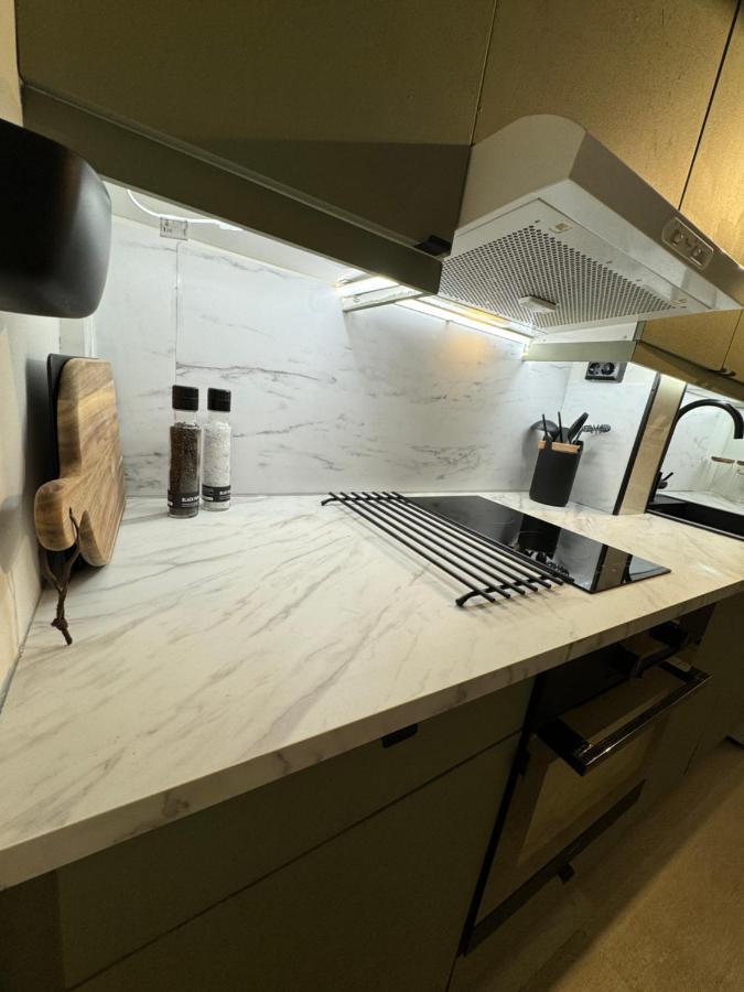 New! Modern - Central - Cozy Place By The Sherpa Stairs