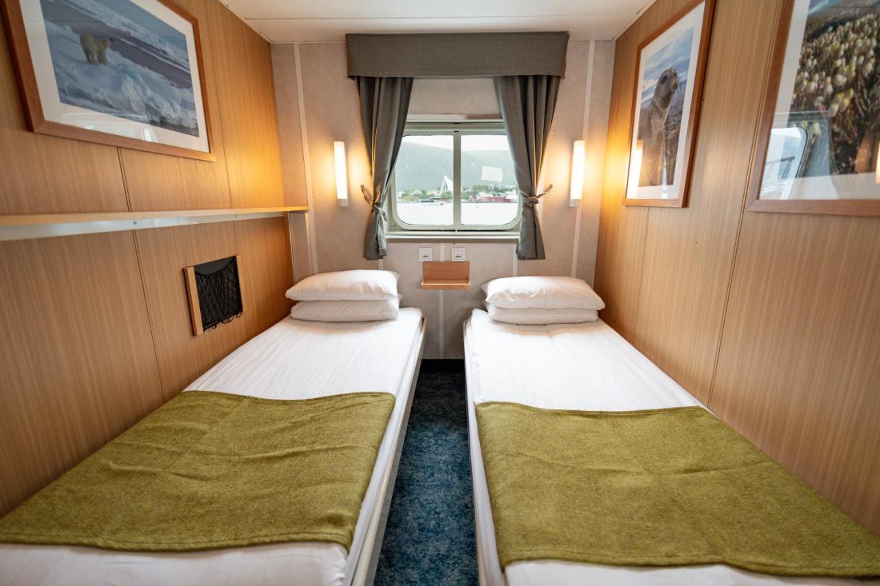 24hrs Northern Lights & Whale Watching Cruise Botel *