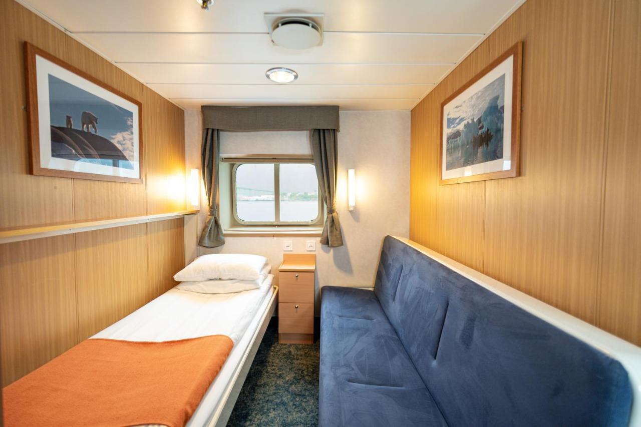 24hrs Northern Lights & Whale Watching Cruise Botel Tromso