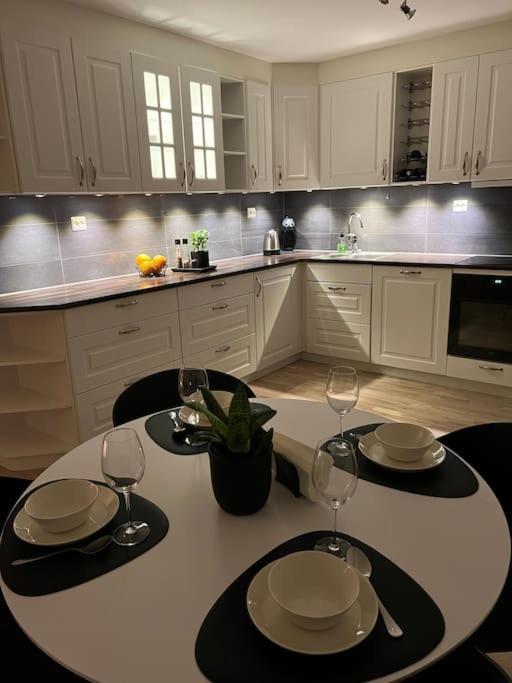 And Warm With Free Parking Appartement