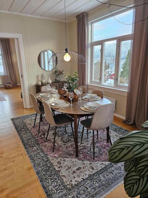 Amazing With Free Parking And Lovely Views! Apartment