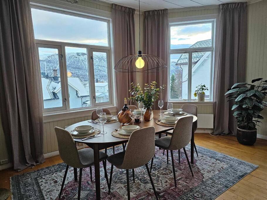 Amazing With Free Parking And Lovely Views! *