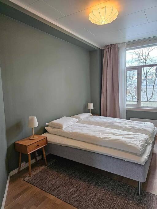Amazing With Free Parking And Lovely Views! Apartment *