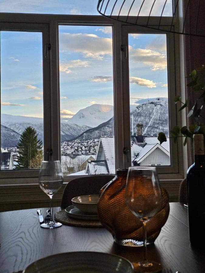 Amazing With Free Parking And Lovely Views!