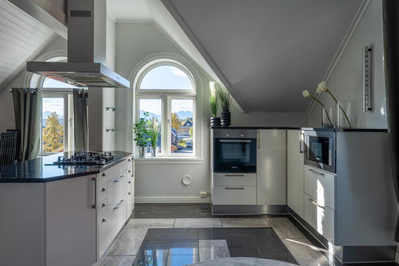 Enter - Exclusive 4 Bedroom Apartment