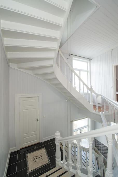 Enter - Exclusive 4 Bedroom *