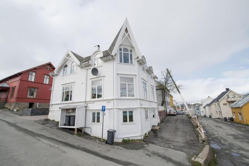 Enter - Exclusive 4 Bedroom *