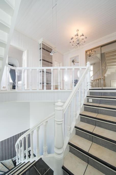Enter - Exclusive 4 Bedroom