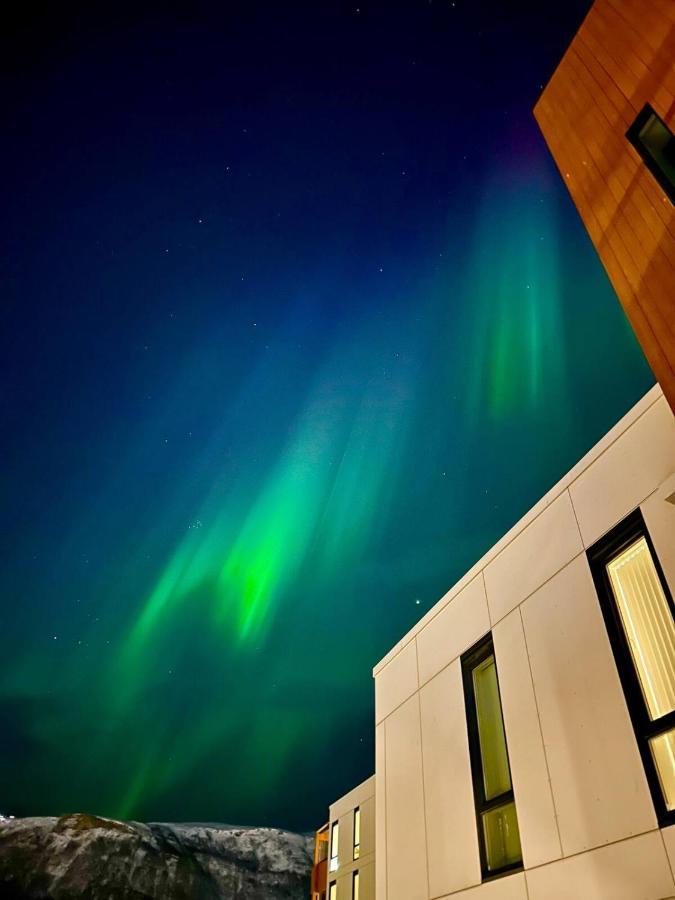 Apartment Ved Havet Med Utsikt Over Tromsoysundet. *