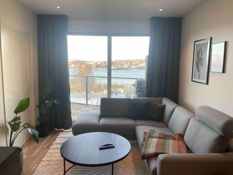 Apartment With View In *