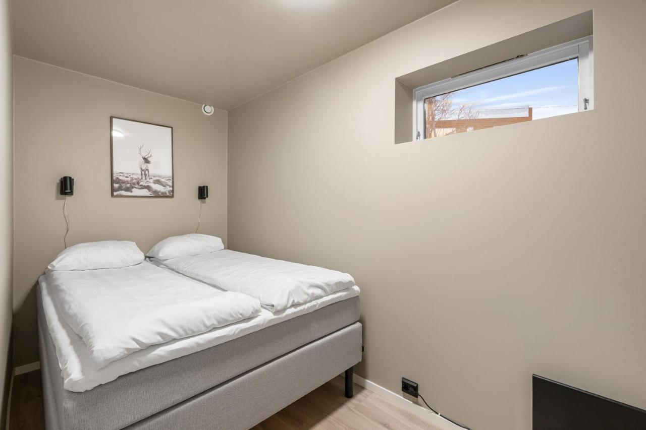 Enter - 3 Bedroom *