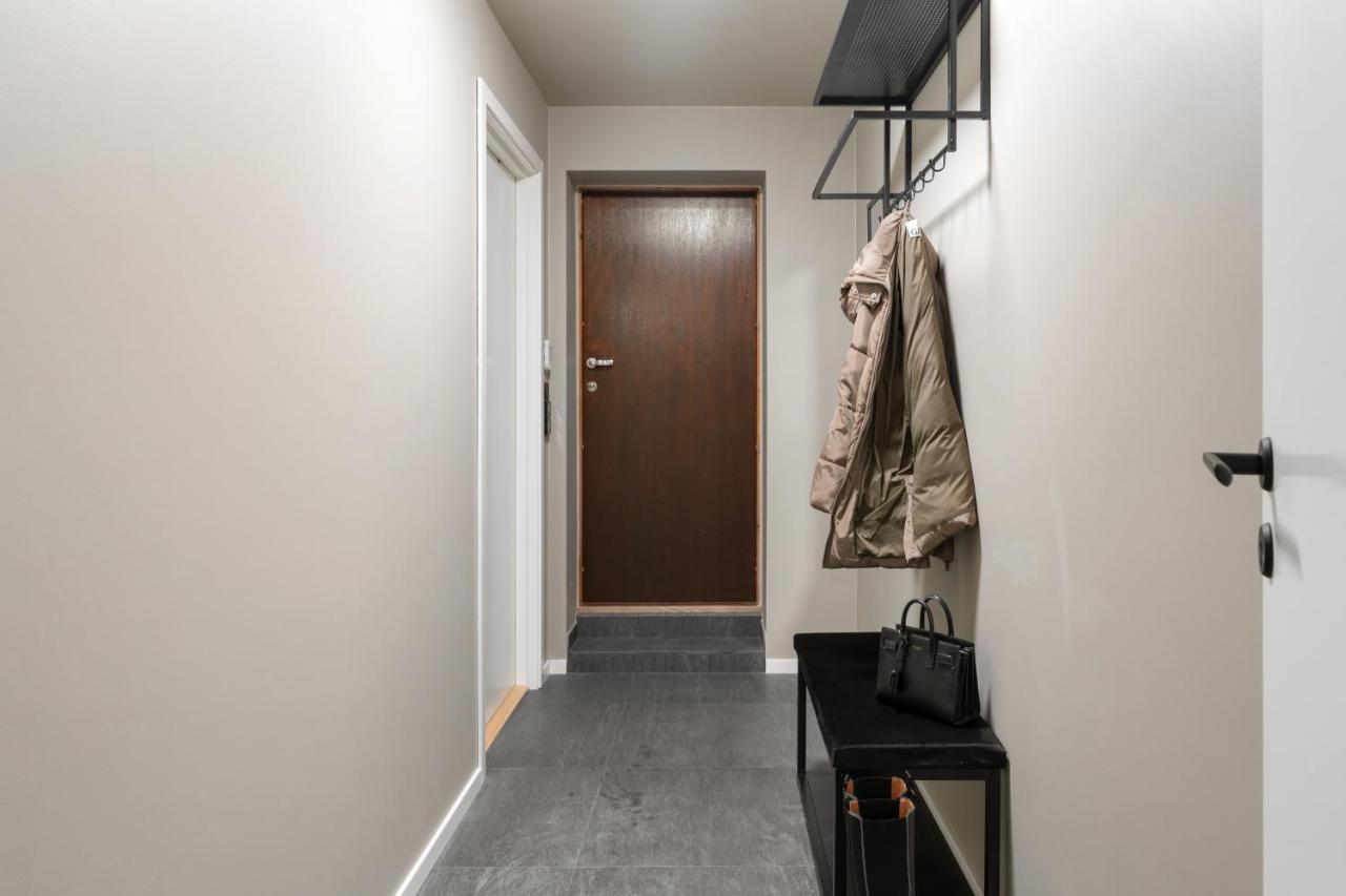 Enter - 3 Bedroom *