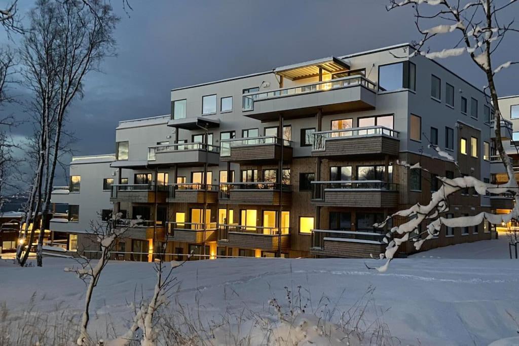 Ny I Nytt Bygg I Naturskjonne Omgivelser!