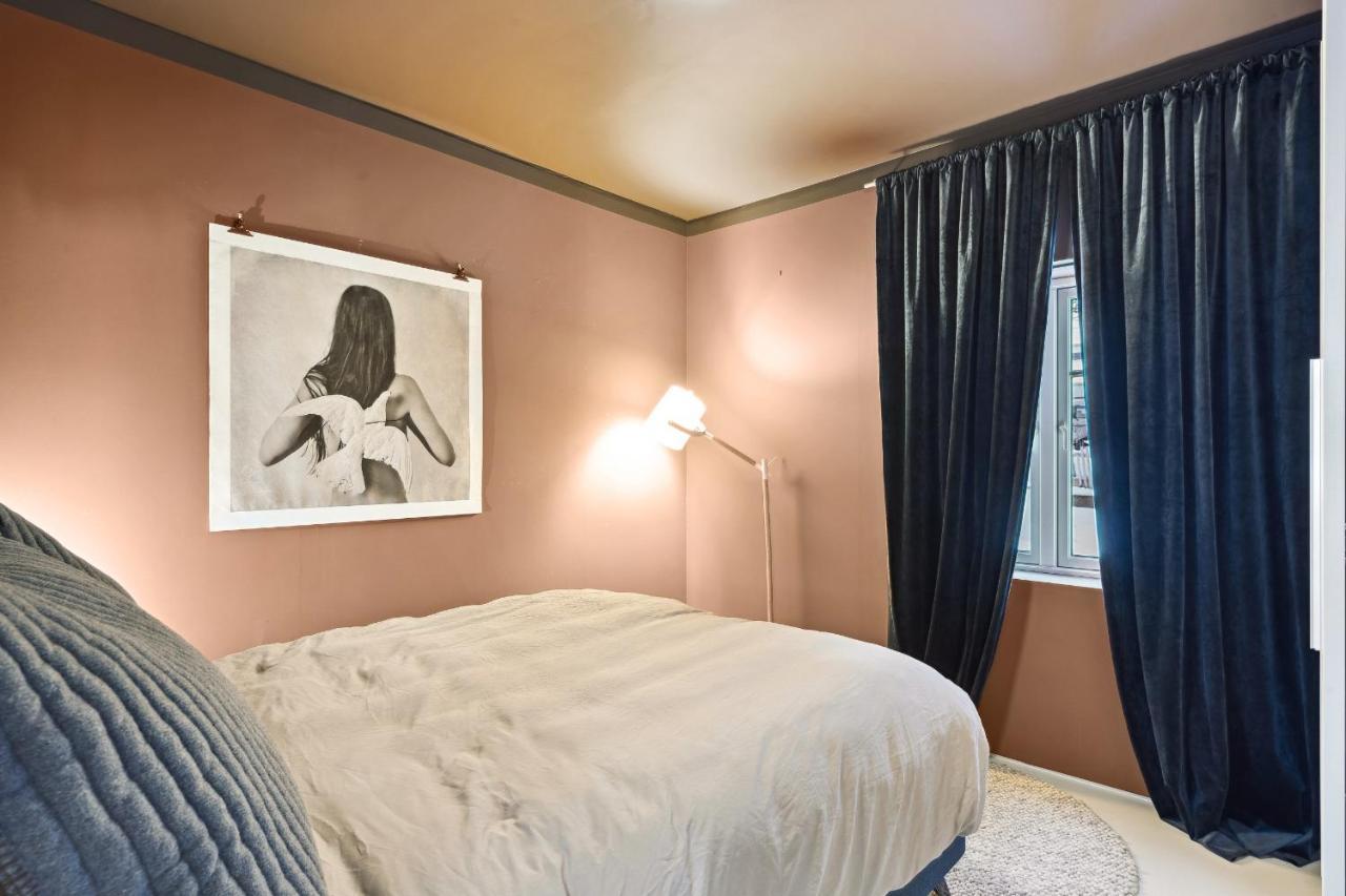 Stylish And Spacious In Center