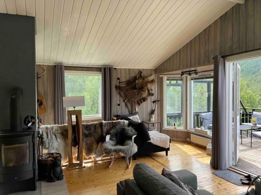 Sjarmerende Og Koselig Hytte Med Badstue * Tromso