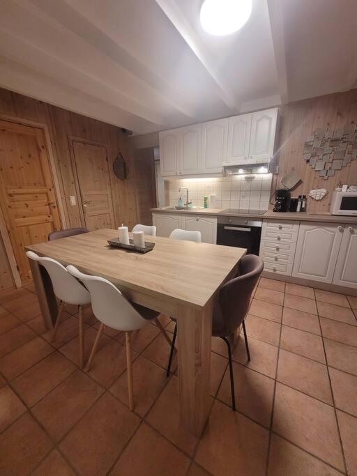 Apartment 3 Bedrooms Apartment! Close To Aurora Observatory. *