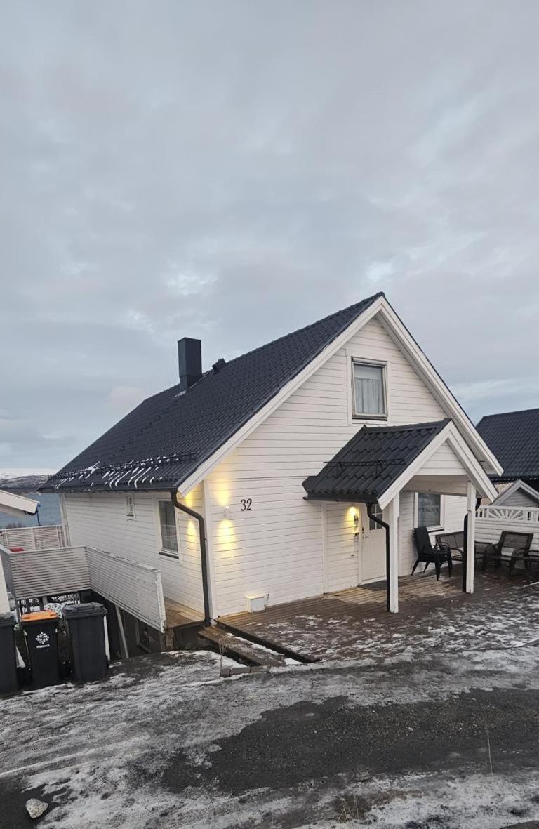Lovely 4 Bedroom House With The View Of Aurora