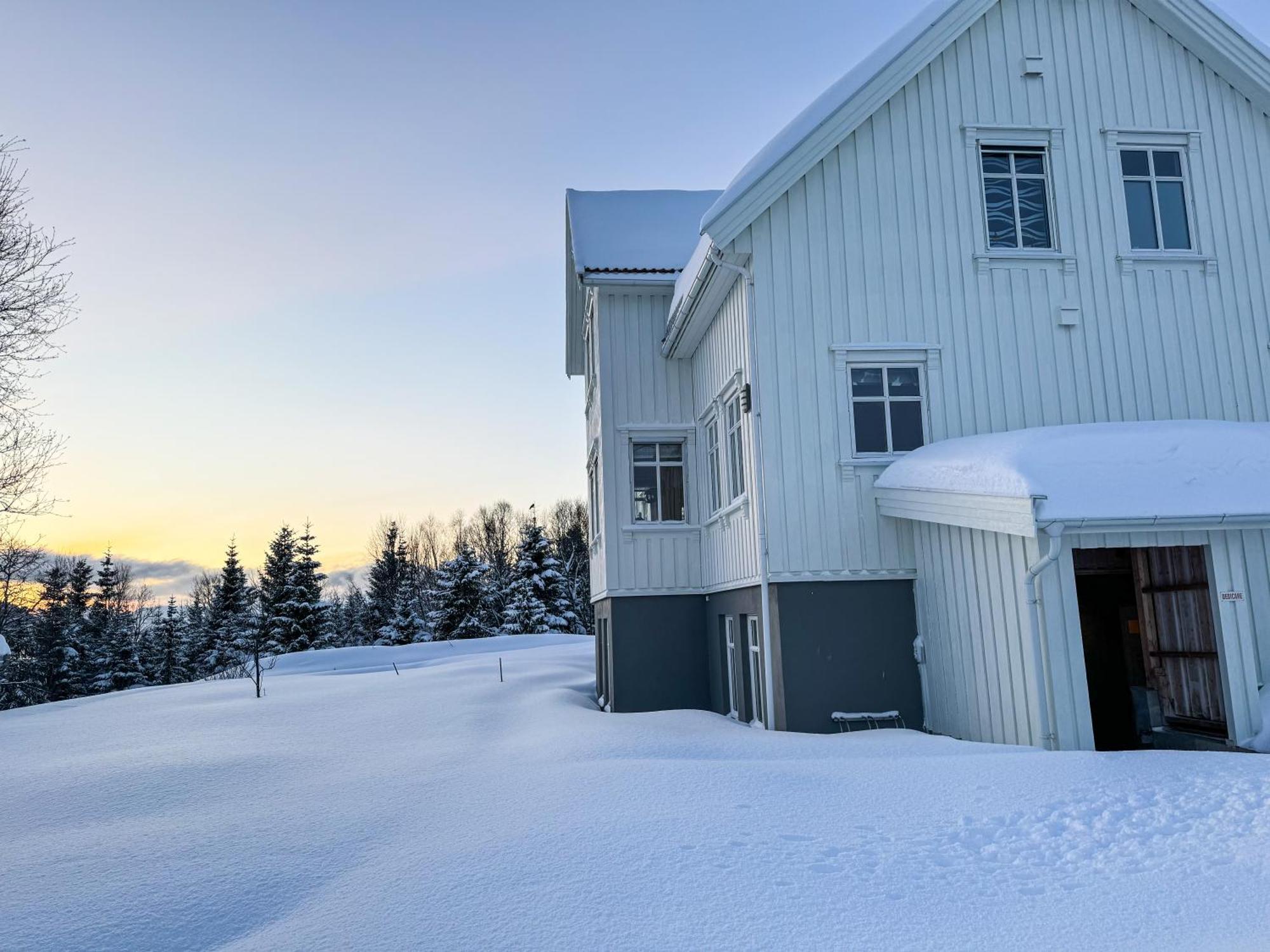 Arctic Retreat - Spacious Next To Amazing Nature Apartment Tromso