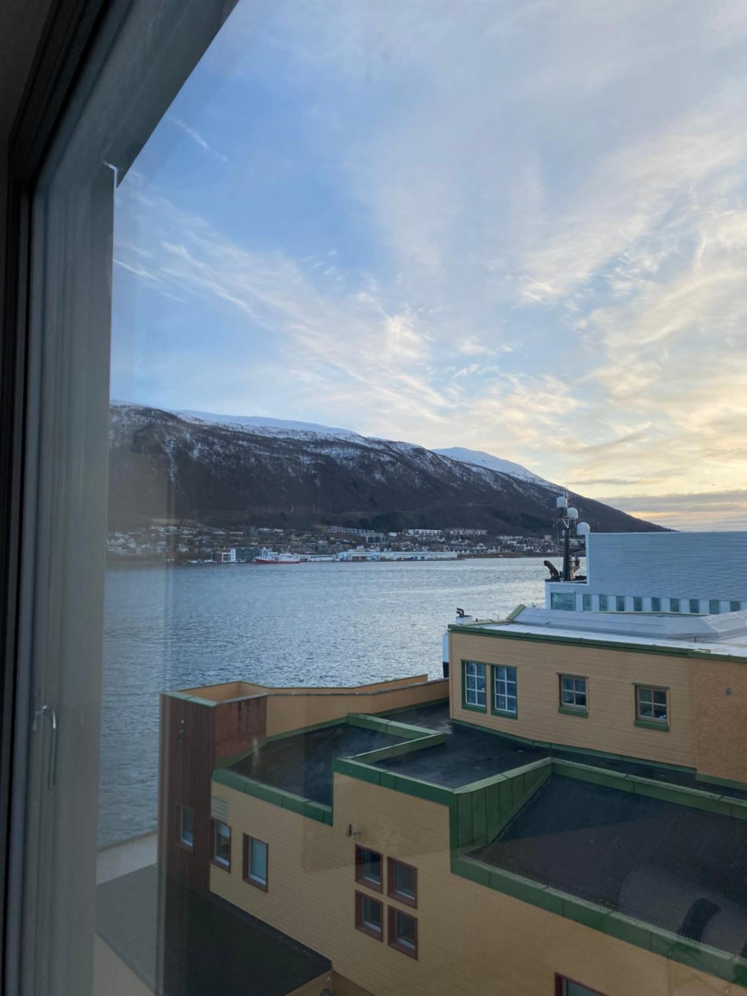 Royal On The Edge By The Sea Apartment Tromsø