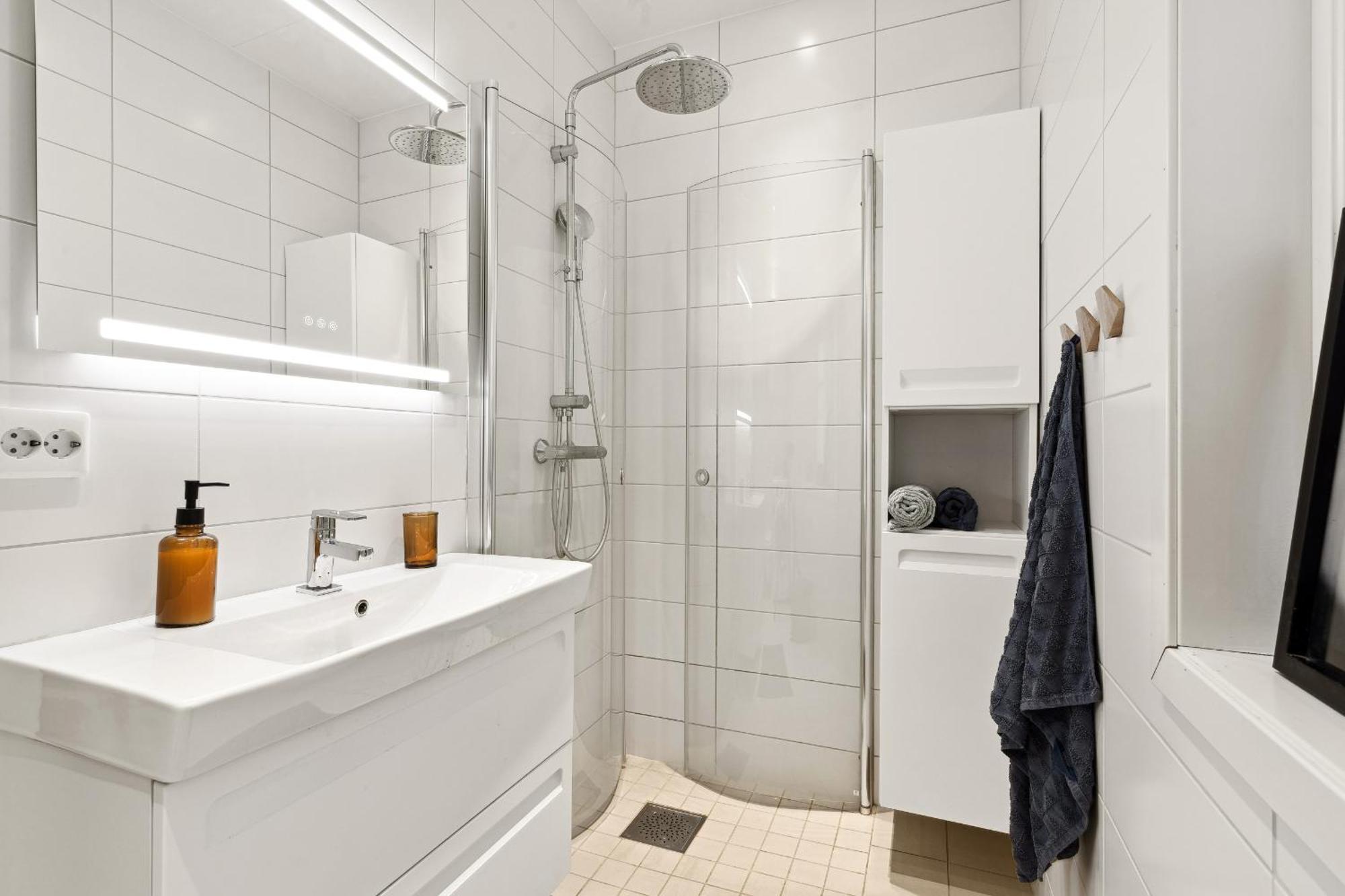 Stylish And Spacious In Center *