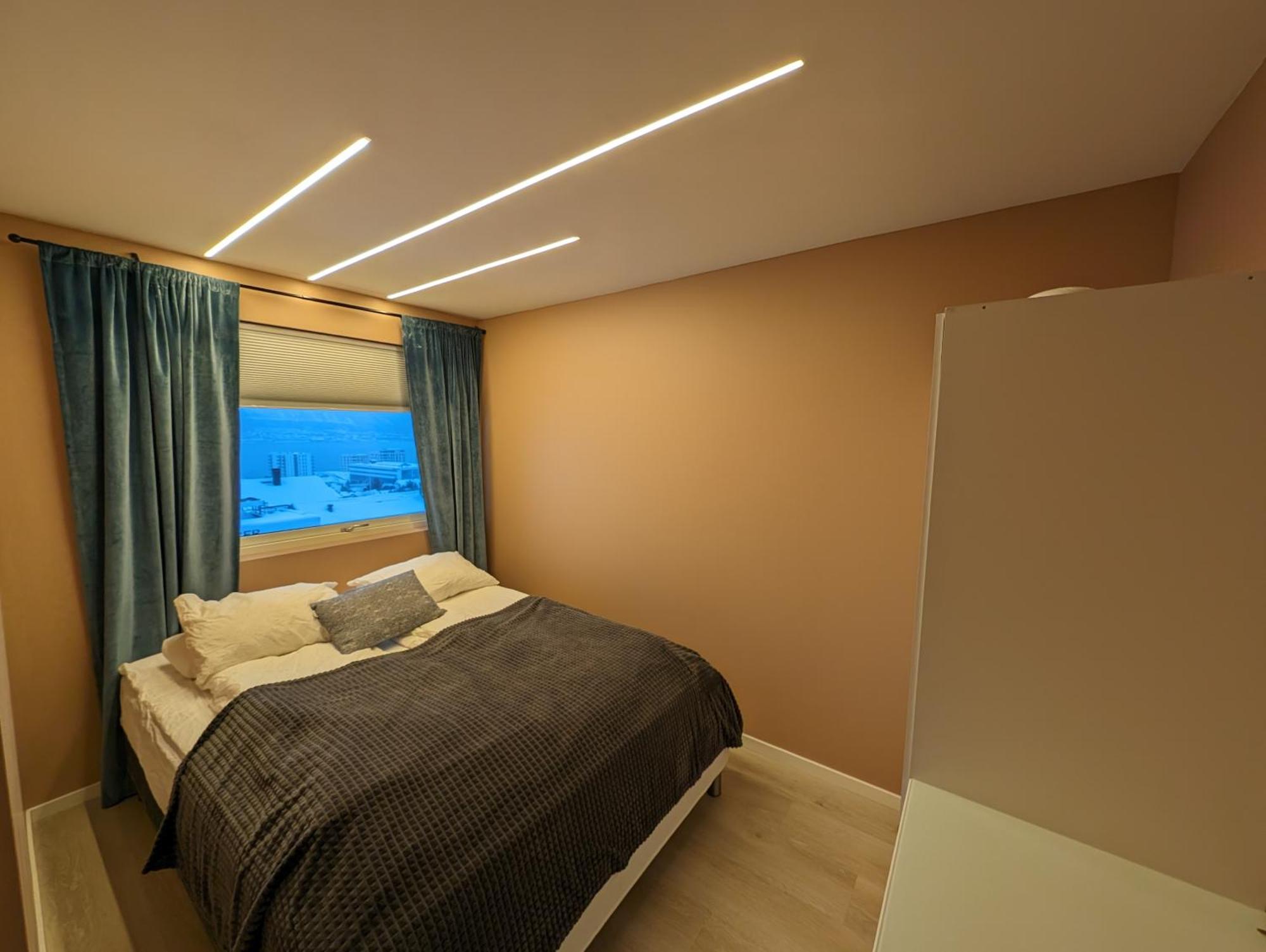 Apartment Stunning Views & Location In