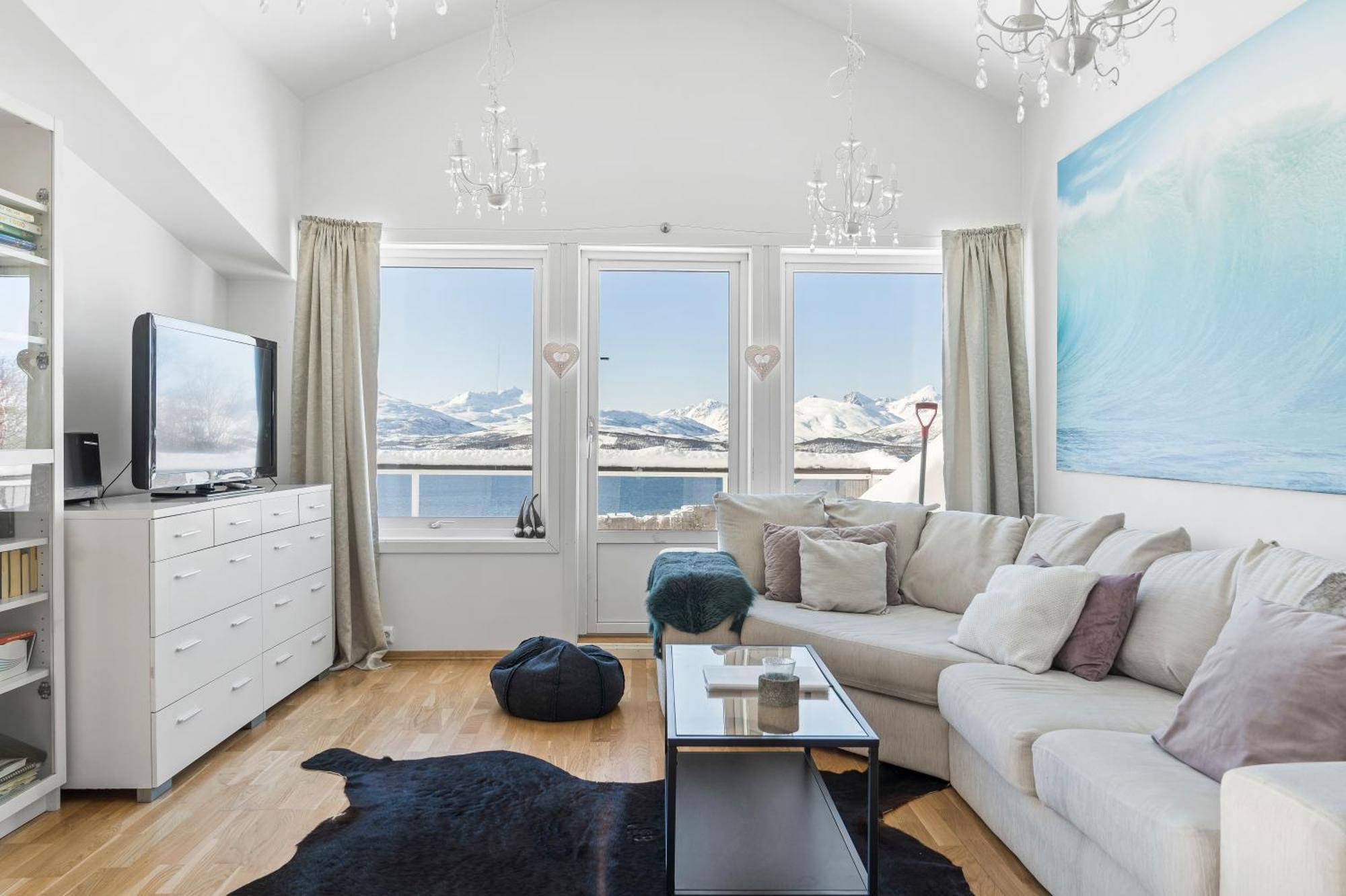 Central Panoramic Retreat Apartment Tromso