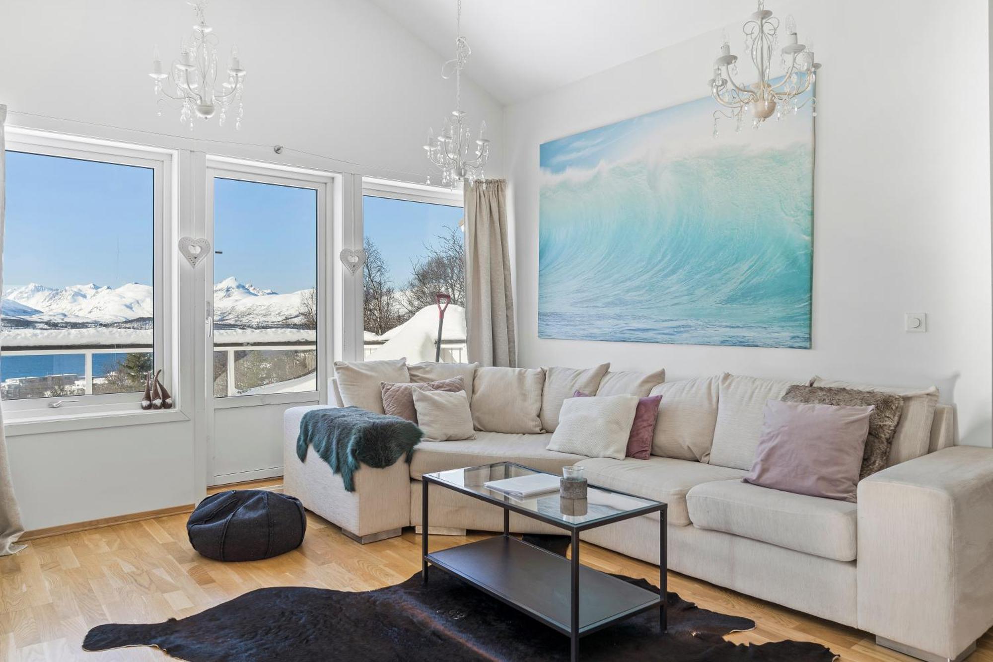 Central Panoramic Retreat Apartment Tromso