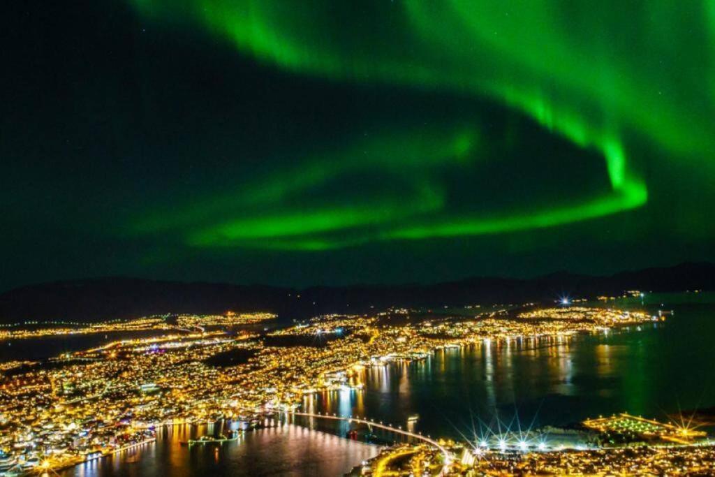 Flott Og Sentral Moderne Leilighet Pa 2 Etasjer Apartment Tromso