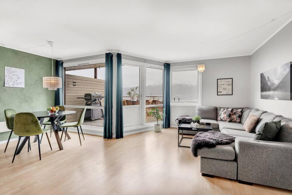 Flott Og Sentral Moderne Leilighet Pa 2 Etasjer * Tromso