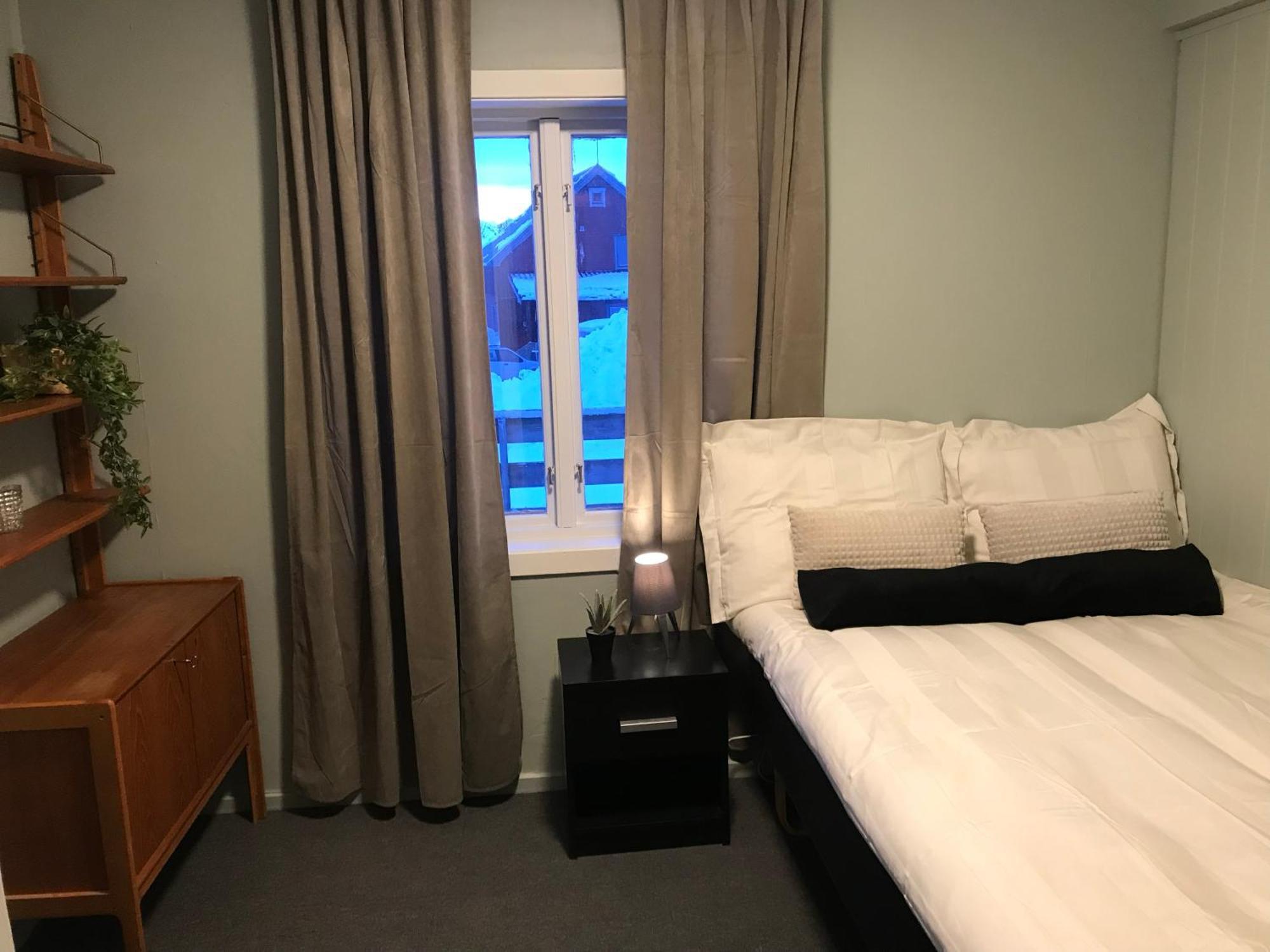 Enebolig Sentralt Pa Toppen Av Tromsoya Holiday home Tromso