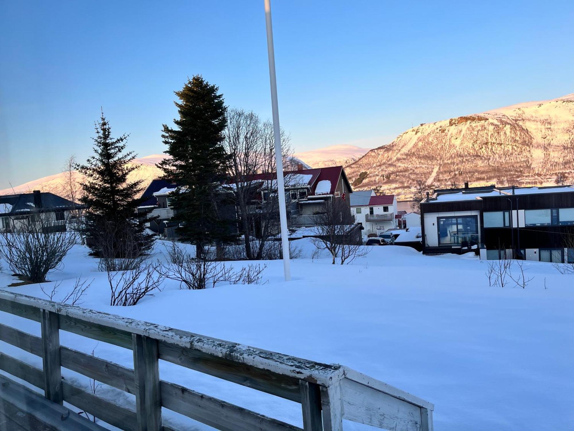 Enebolig Sentralt Pa Toppen Av Tromsoya Holiday home