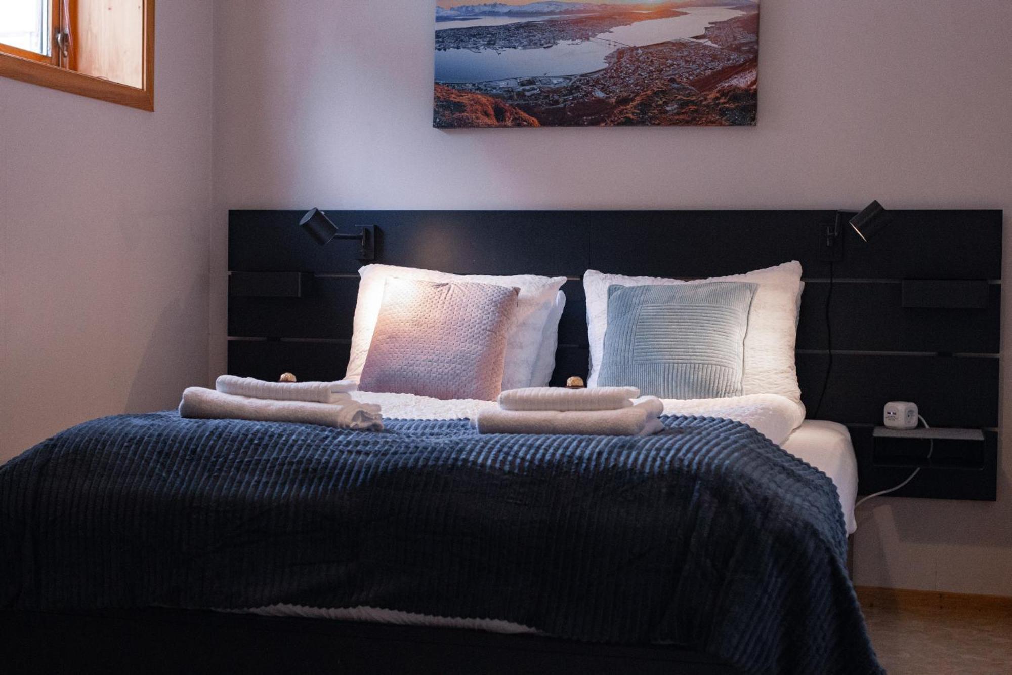 Cozy And Among Locals Apartment *