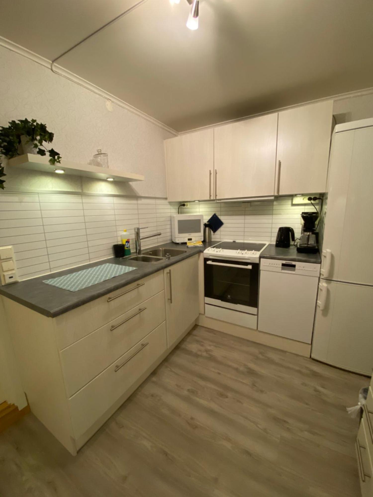 Gitta - Privat With Glass Patio And Free Parking *