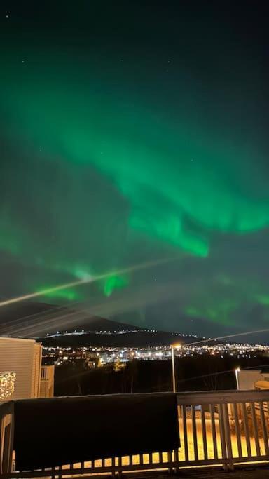 Fin Leilighet Med En Nydelig Sjoutsikt Og Fjell