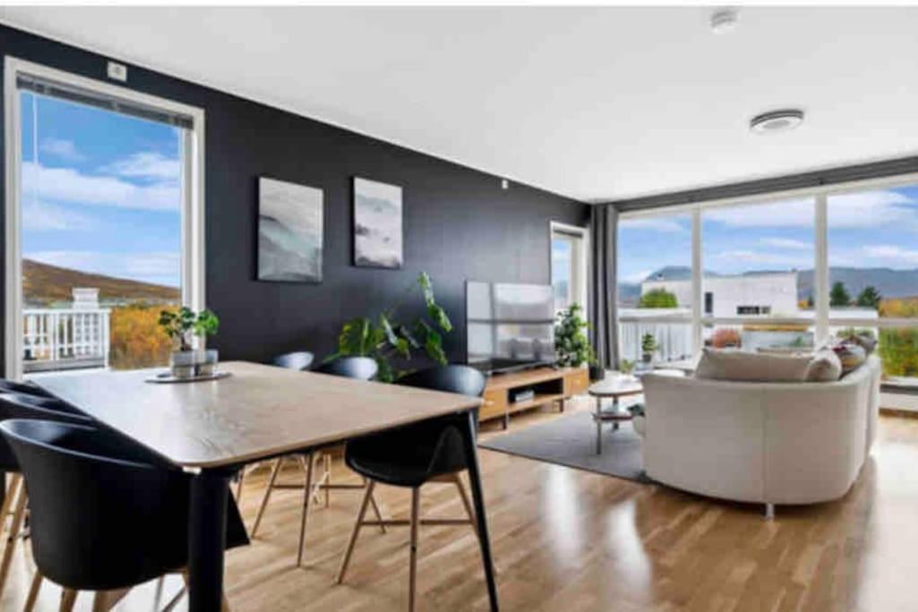Apartment Fin Leilighet Med En Nydelig Sjoutsikt Og Fjell Tromso