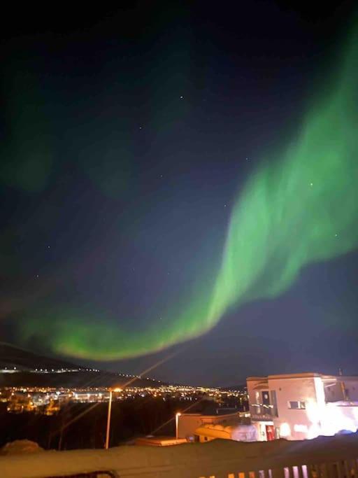 Fin Leilighet Med En Nydelig Sjoutsikt Og Fjell *