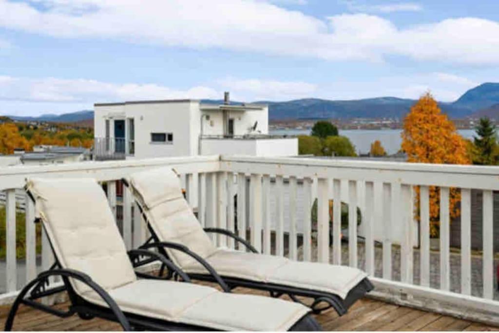 Fin Leilighet Med En Nydelig Sjoutsikt Og Fjell * Tromso