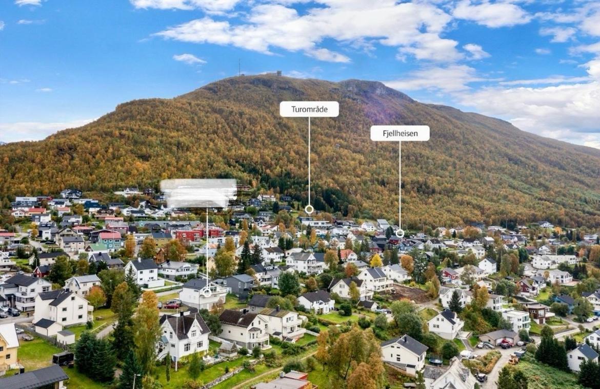 Moderne Sentral Med Fantastisk Utsikt Over Byen