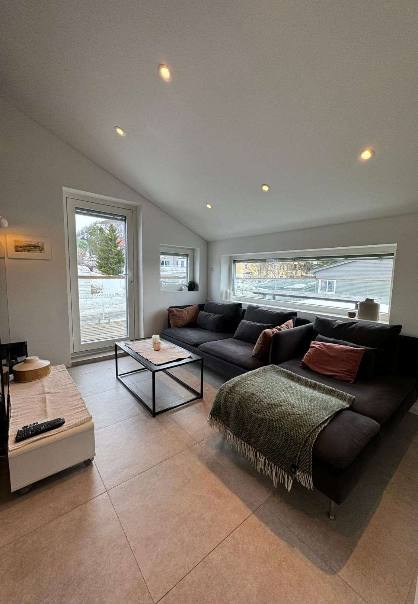 Moderne Sentral Med Fantastisk Utsikt Over Byen Villa *