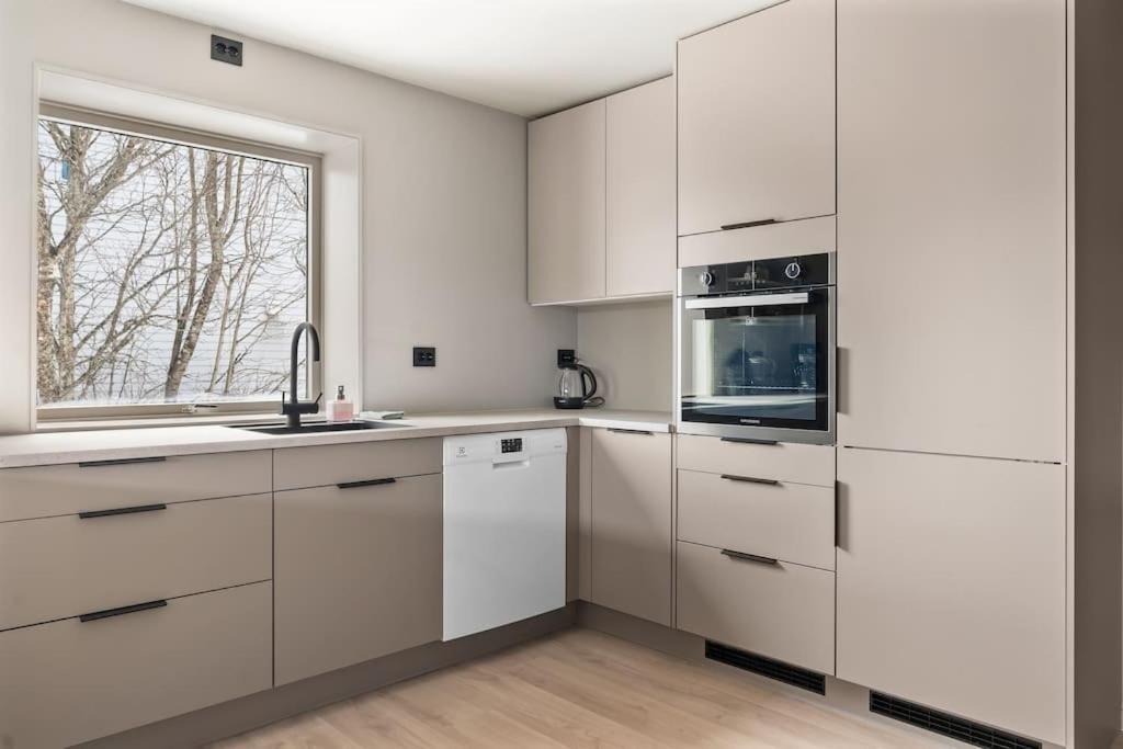 Stor Og Moderne Leilighet Tromsø