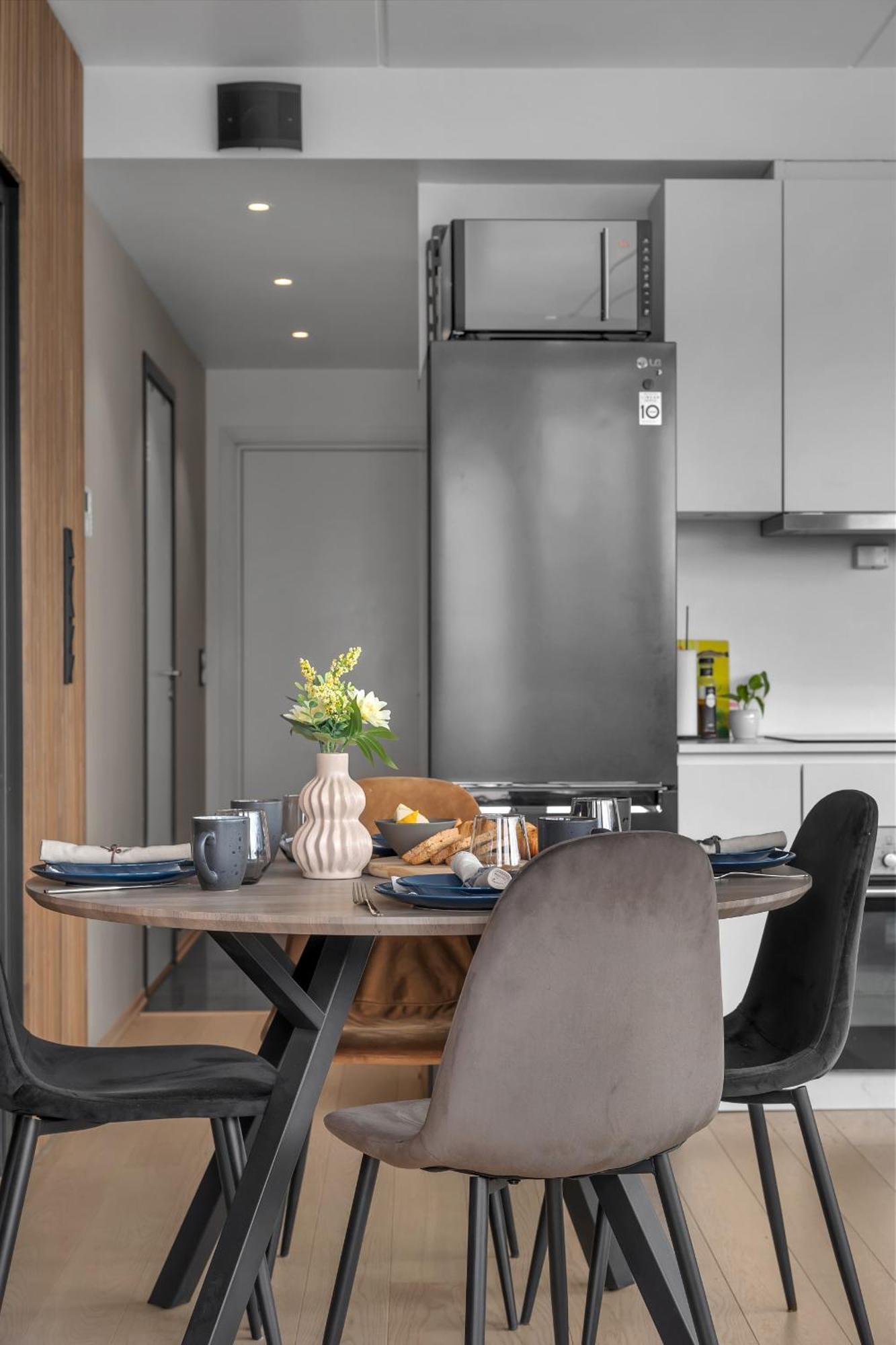 The Arctic Cityscape Apartment *